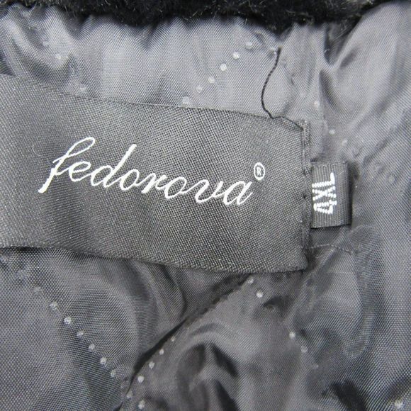 Ladies fur coat,runs small - Picture 10 of 13